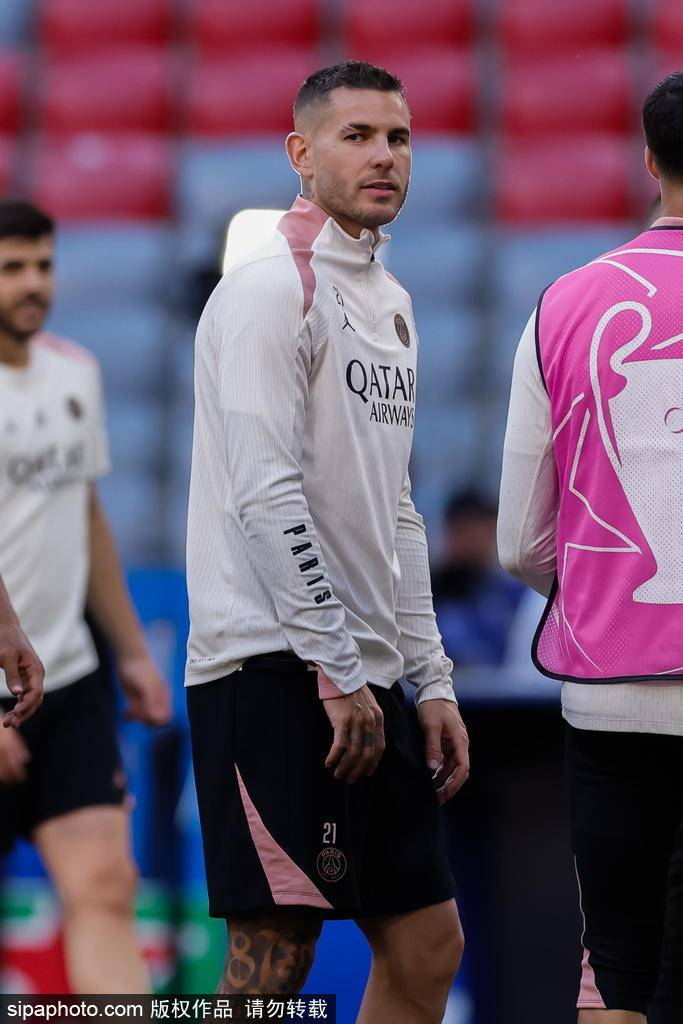 巴黎欧冠终圆梦！纳赛尔隔空喊话三巨头：感谢，但时代变了！