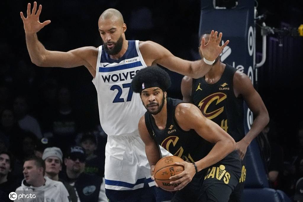 爱德华兹25+7+9兰德尔28+11 森林狼胜骑士